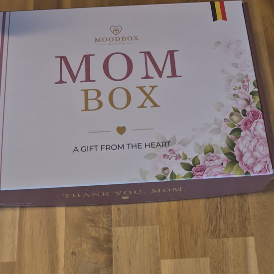 Moodbox Mom Gift Box with Belgian chocolate, premium coffee, tea and delicious sweet treats, beautifully presented with a personalized message card. A thoughtful gift for your mother for Mother’s Day, her birthday or simply to show your love and appreciation, with delivery across Europe.