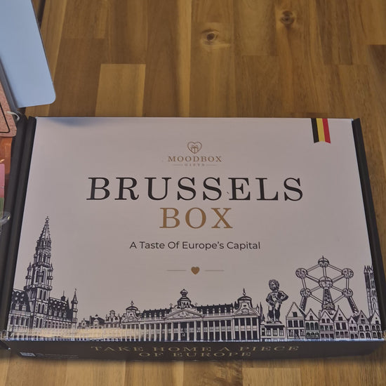 Moodbox Brussels Gift Box featuring Belgian chocolate, premium coffee, tea and carefully selected treats inspired by Belgium and Brussels, beautifully presented with a personalized message card. An original Belgian gift for friends, family, visitors or business relations, with delivery across Europe.