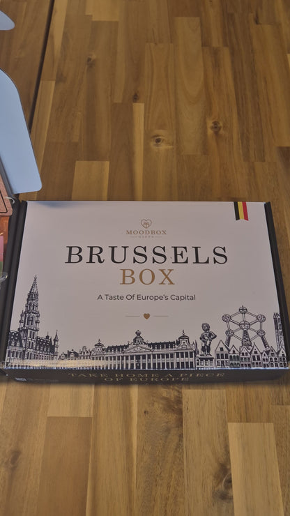 Moodbox Brussels Gift Box featuring Belgian chocolate, premium coffee, tea and carefully selected treats inspired by Belgium and Brussels, beautifully presented with a personalized message card. An original Belgian gift for friends, family, visitors or business relations, with delivery across Europe.