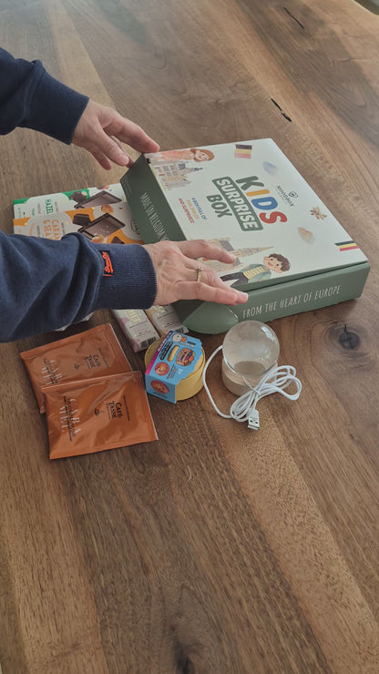 Moodbox Kids Surprise Gift Box filled with chocolate, cocoa treats and fun surprise items selected especially for children, beautifully presented with a personalized message card. A cheerful gift for birthdays, celebrations or special surprises for kids, with delivery available across Europe.