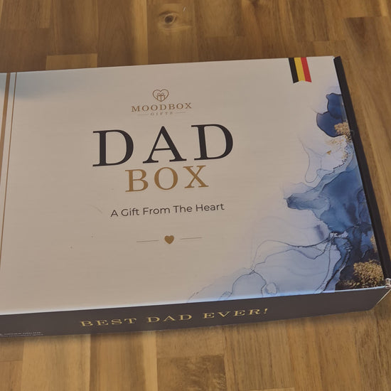 Moodbox Dad Gift Box filled with Belgian chocolate, premium coffee, tea and carefully selected sweet treats, presented in an elegant gift box with a personalized message card. A special gift for your father for Father’s Day, his birthday or any meaningful occasion, with delivery across Europe.