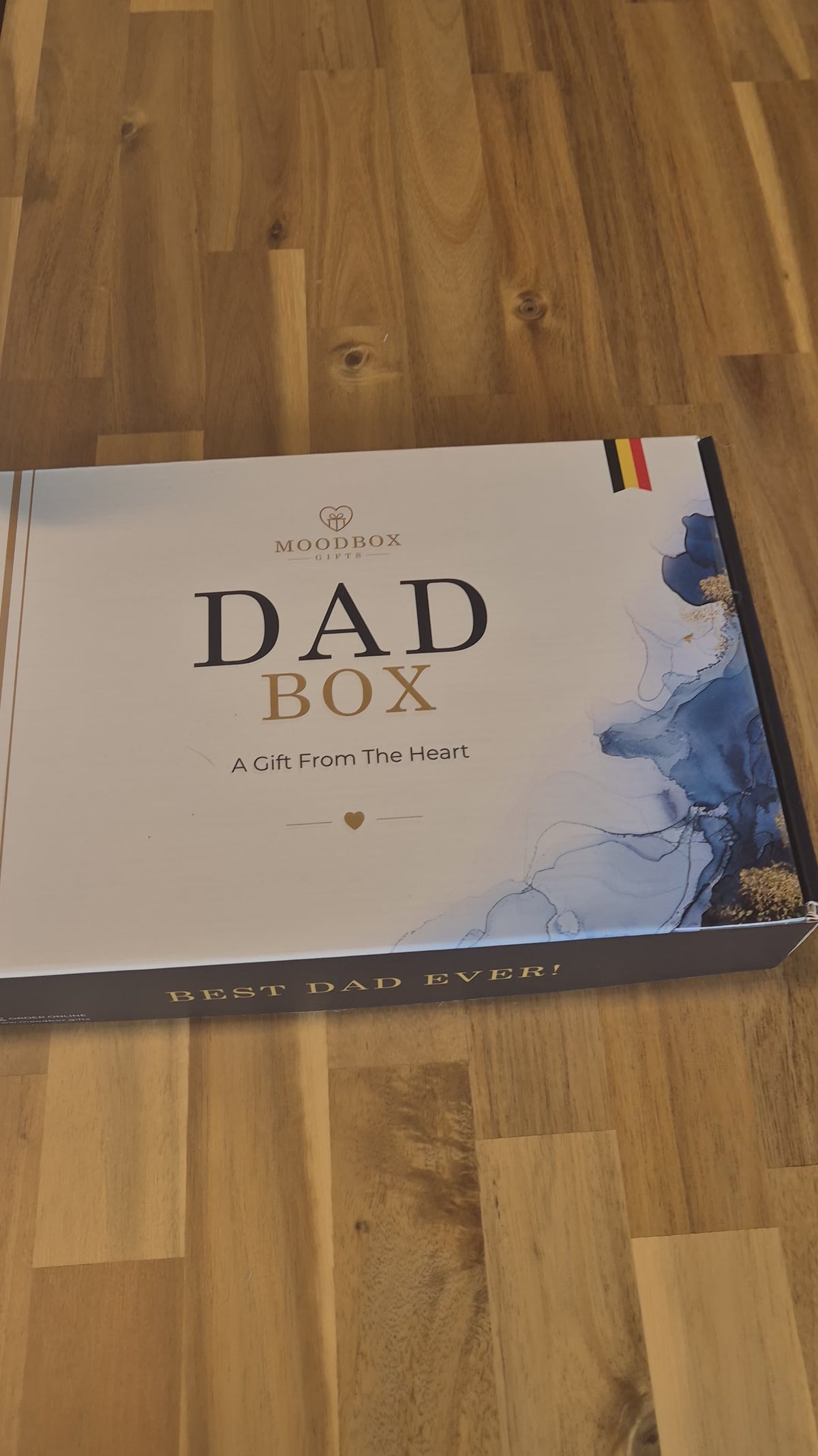 Moodbox Dad Gift Box filled with Belgian chocolate, premium coffee, tea and carefully selected sweet treats, presented in an elegant gift box with a personalized message card. A special gift for your father for Father’s Day, his birthday or any meaningful occasion, with delivery across Europe.