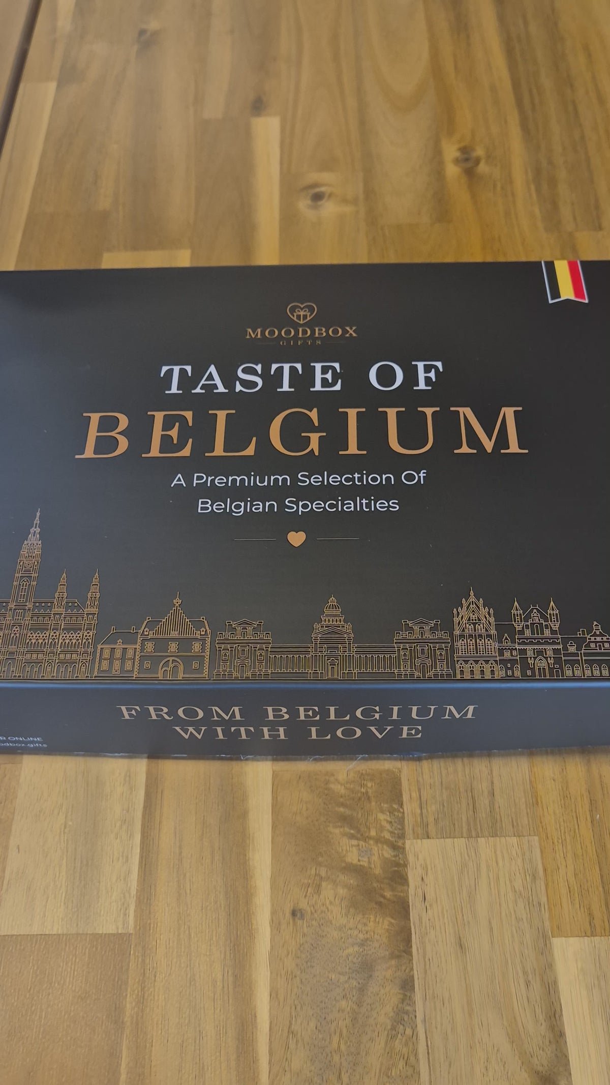Moodbox Taste of Belgium Gift Box featuring Belgian chocolate, premium coffee, tea and carefully selected Belgian-style sweet treats, presented in an elegant gift box with a personalized message card. A premium Belgian gift experience for family, friends, clients or international recipients, with delivery across Europe.